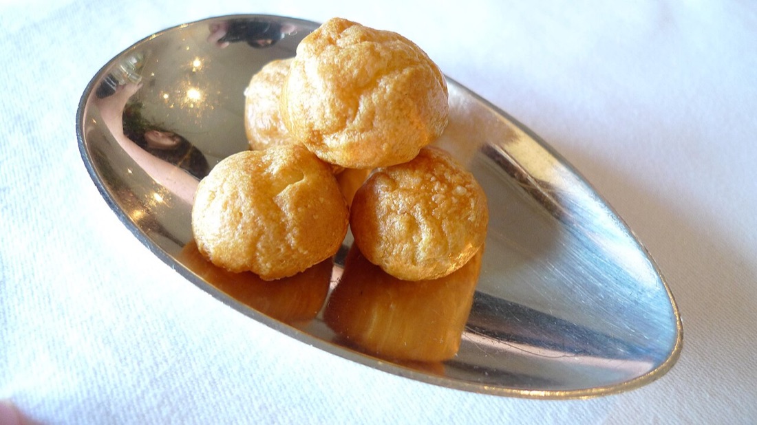 Gougères: Bourgondische kaassoesjes voor bij de borrel