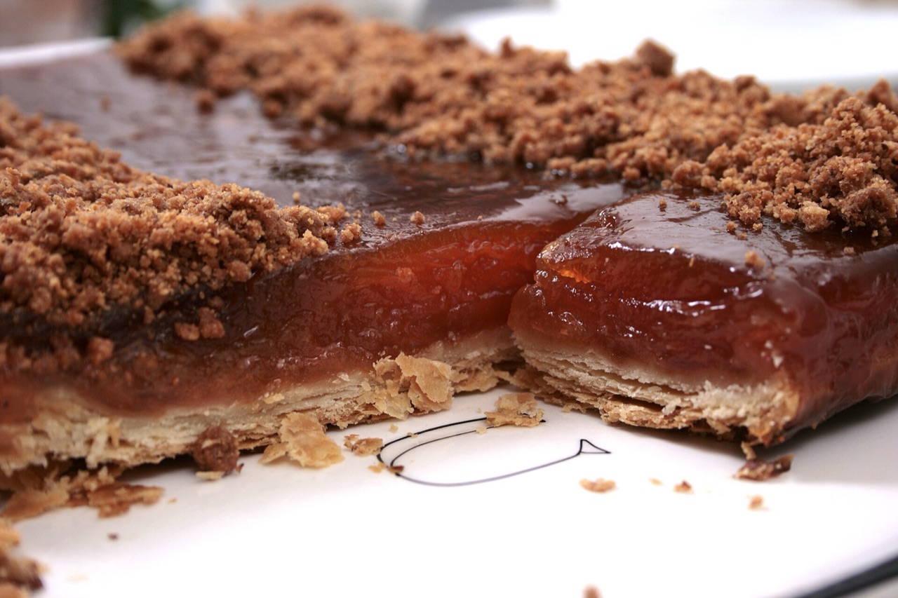 Tarte tatin: omgekeerde appeltaart met diepe karamel