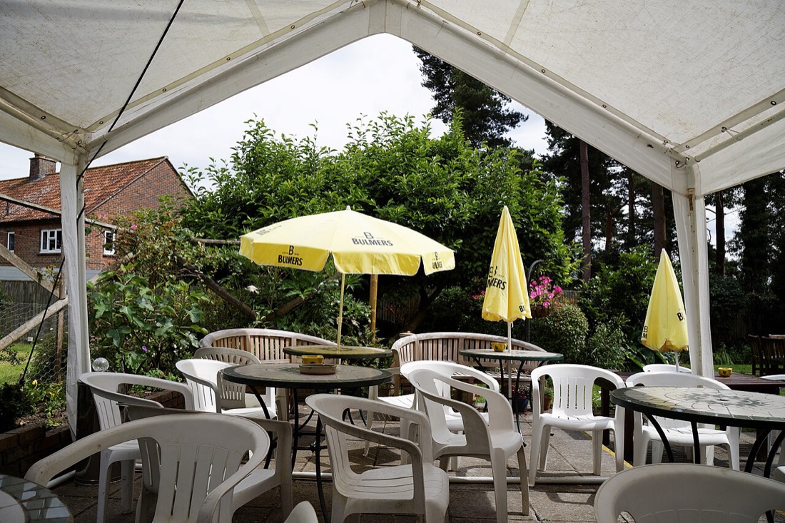 Zomers buiten tafelen: styling voor in de tuin